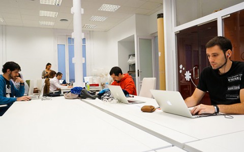 CEOE propone subir los salarios un 0,6% en 2015