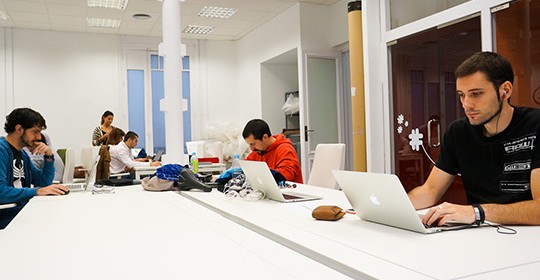 CEOE propone subir los salarios un 0,6% en 2015